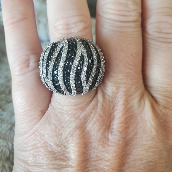 Sofia Vergara Black & White Cubic Zirconia Zebra Print Oversized Ring - Picture 3 of 3